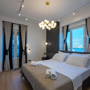 Lusso With Sea View Apartment